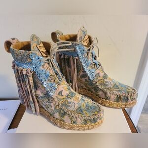 El Vaquero Maryann Flowery Orchid Moccassin Boots Size 37